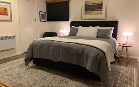 Spacious Apartment - Warm And Welcoming In Lindisfarne, 8 Min From Cbd